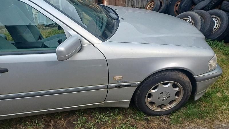 Gebraucht Mercedes C200 100 PS (73 kW) 2000 Silber Limousine