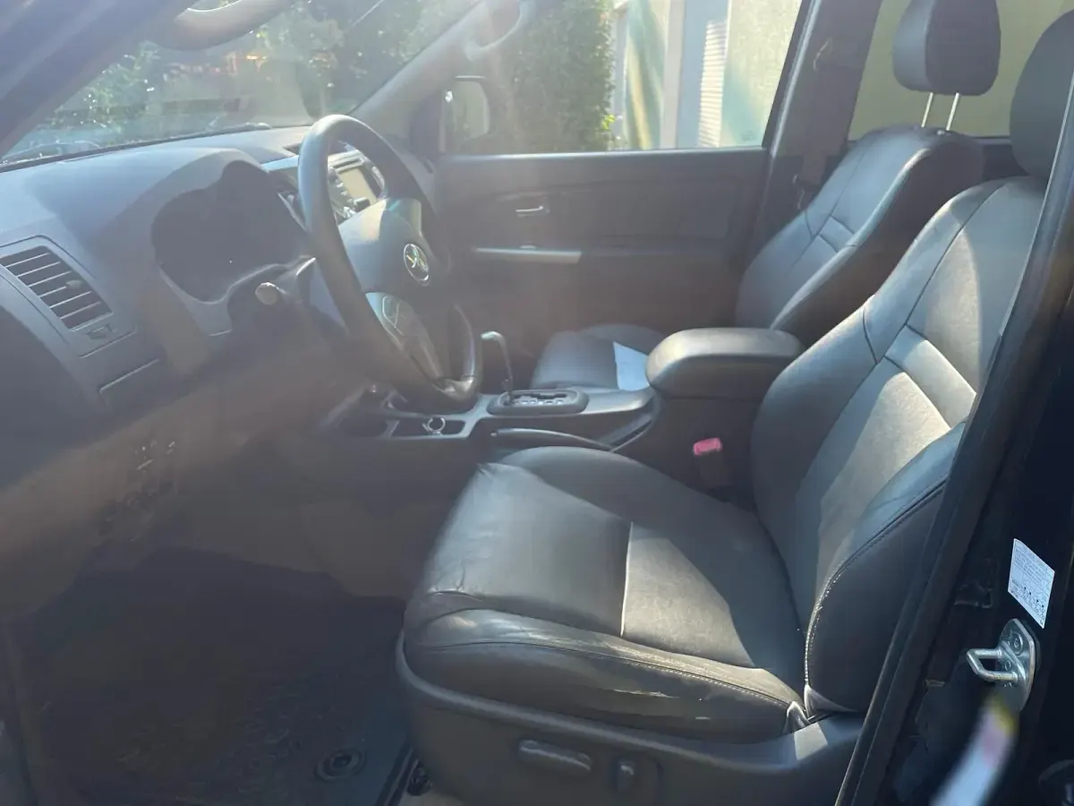 Gebraucht Toyota HiLux 126 PS (92 kW) 2012 Schwarz Pickup