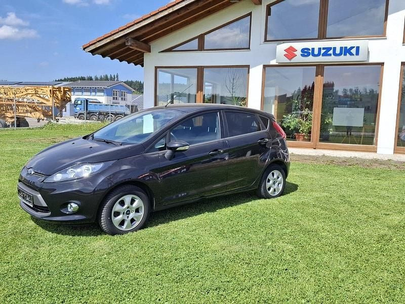 Pantherschwarz metallic Gebraucht 2012 Ford Fiesta Trend Kleinwagen | 7.500 € (Teuer) - Bild 1/4