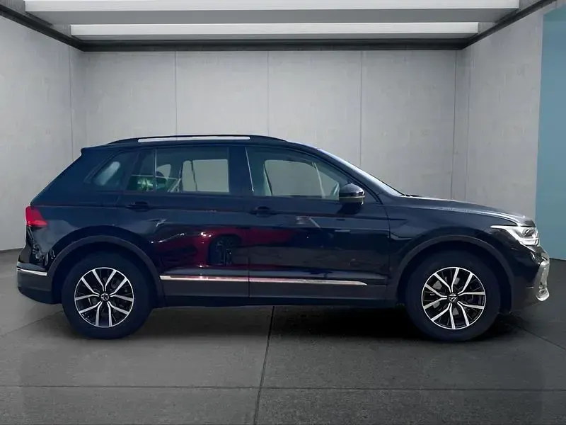 Gebraucht VW Tiguan 150 PS (110 kW) 2021 Schwarz SUV