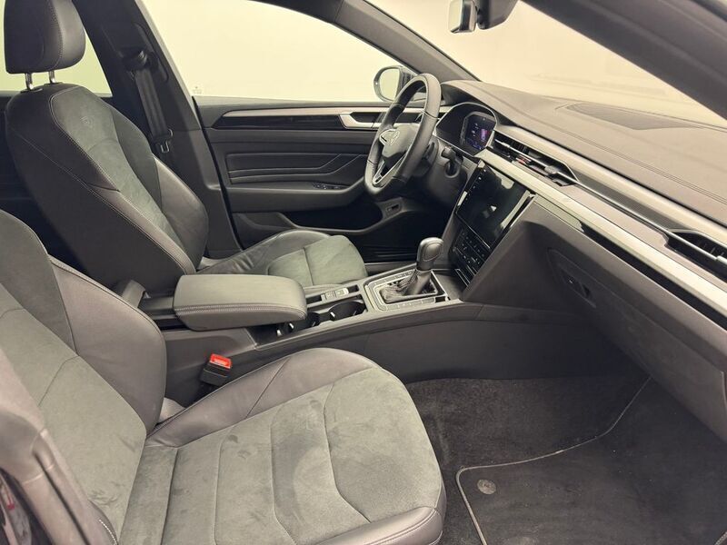 Gebraucht VW Arteon R-line 190 PS (139 kW) 2024 Deep black perleffekt Coupé