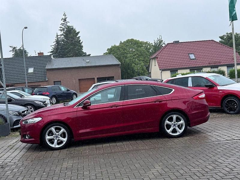 Gebraucht Ford Mondeo 120 PS (88 kW) 2018 Rot Limousine