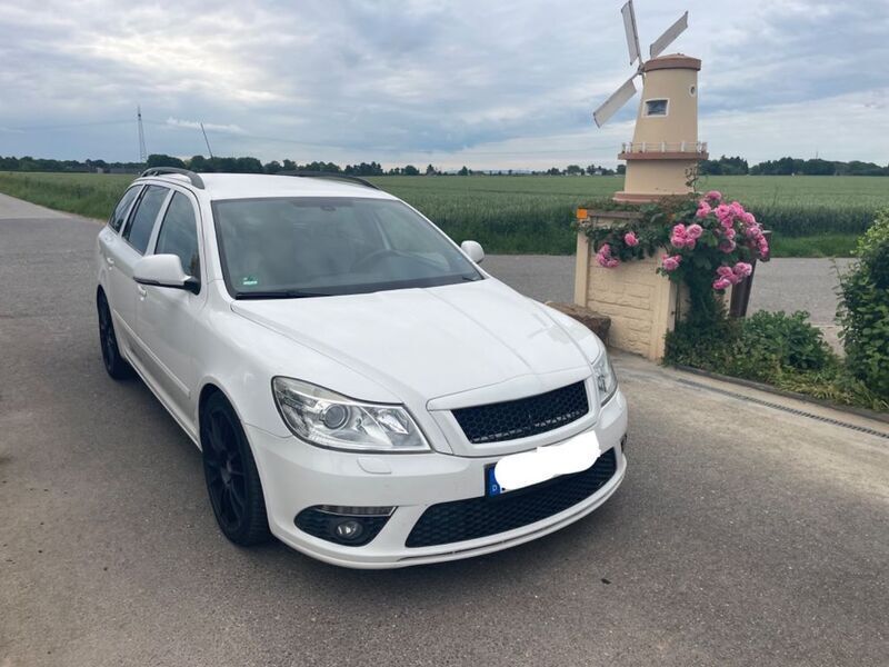 Weiß Gebraucht 2010 Skoda Octavia RS Kombi | 6.290 € (Fairer Preis) - Bild 1/4