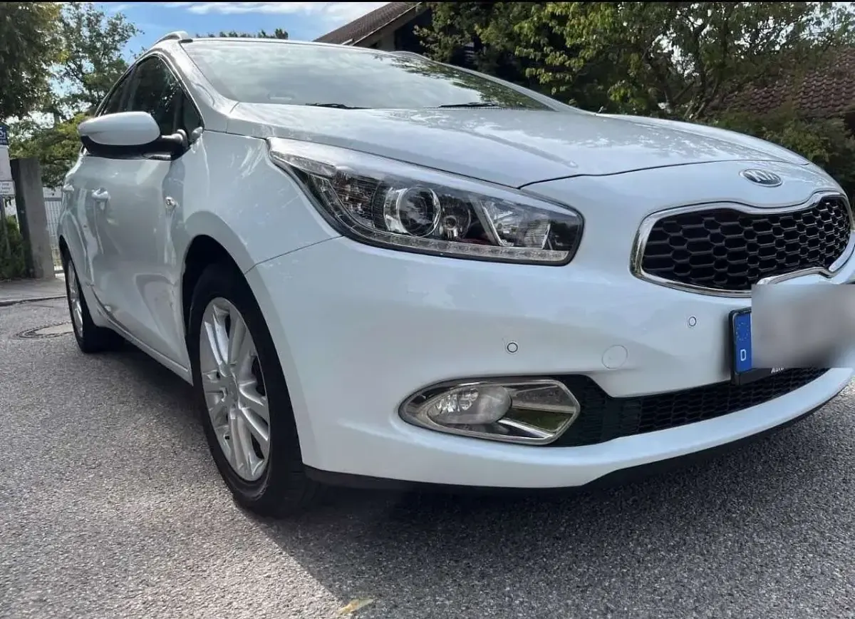 Gebraucht Kia Ceed Sportswagon Edition 7 135 PS (99 kW) 2015 Weiß Kombi