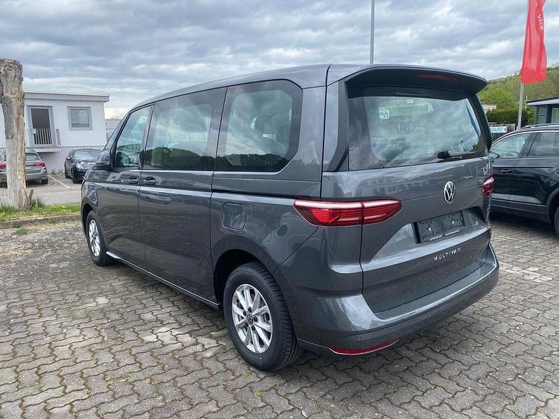 Gebraucht VW Multivan 136 PS (100 kW) 2024 Indiumgrau metallic Van