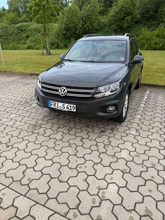 Grau Gebraucht 2015 VW Tiguan LOUNGE SUV | 14.300 € (Fairer Preis) - Bild 1/4