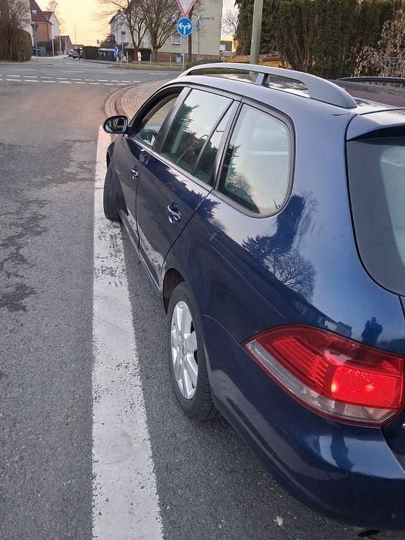 Gebraucht VW Golf VI Comfortline 105 PS (77 kW) 2010 Blau Kleinwagen