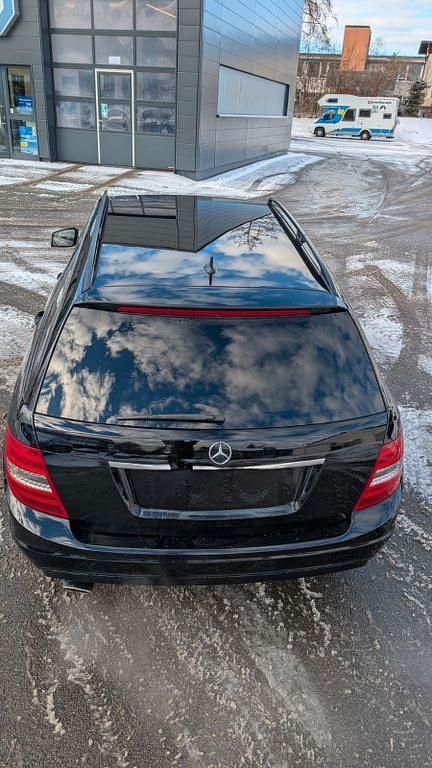 Gebraucht Mercedes C200 184 PS (135 kW) 2012 Schwarz Limousine