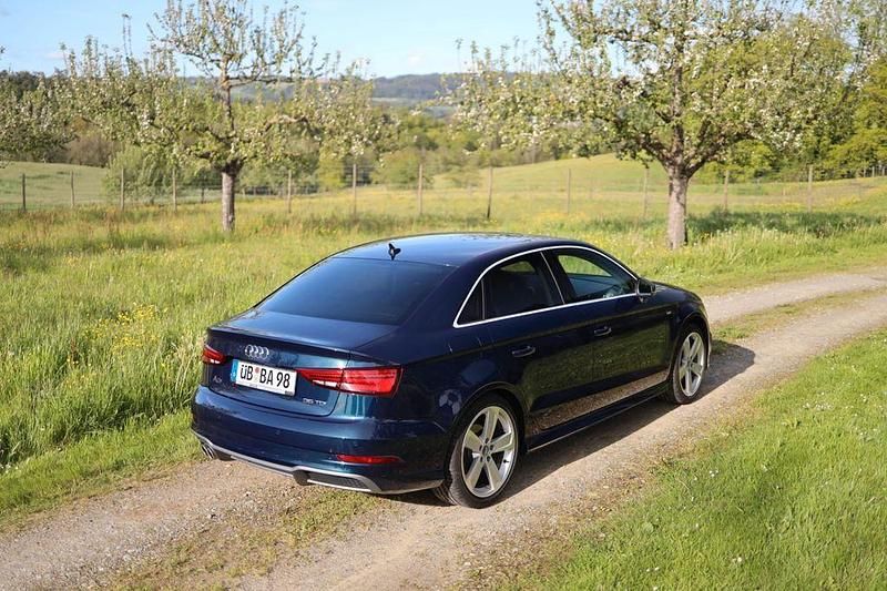 Gebraucht Audi A3 S-Line 150 PS (110 kW) 2019 Blau Limousine