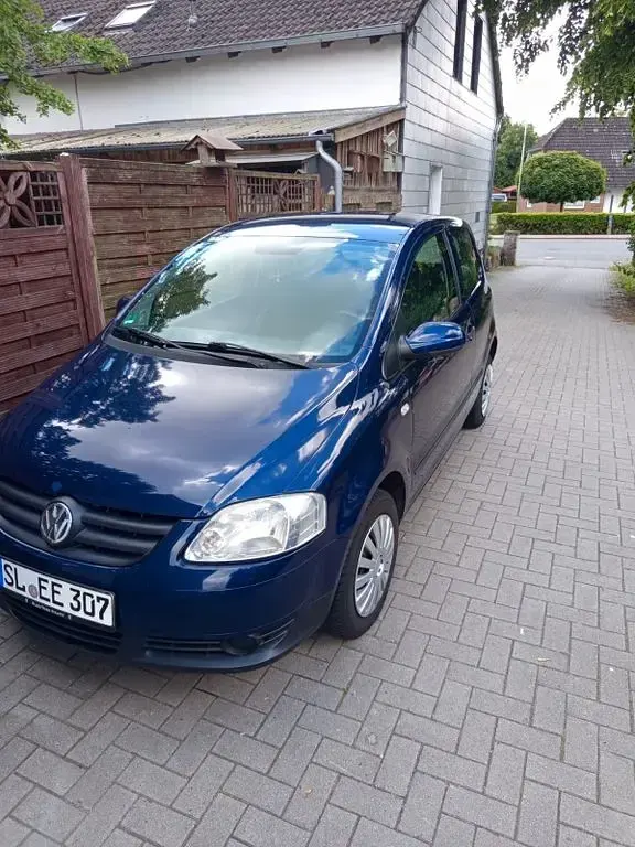 Gebraucht VW Fox 75 PS (55 kW) 2004 Blau Kleinwagen