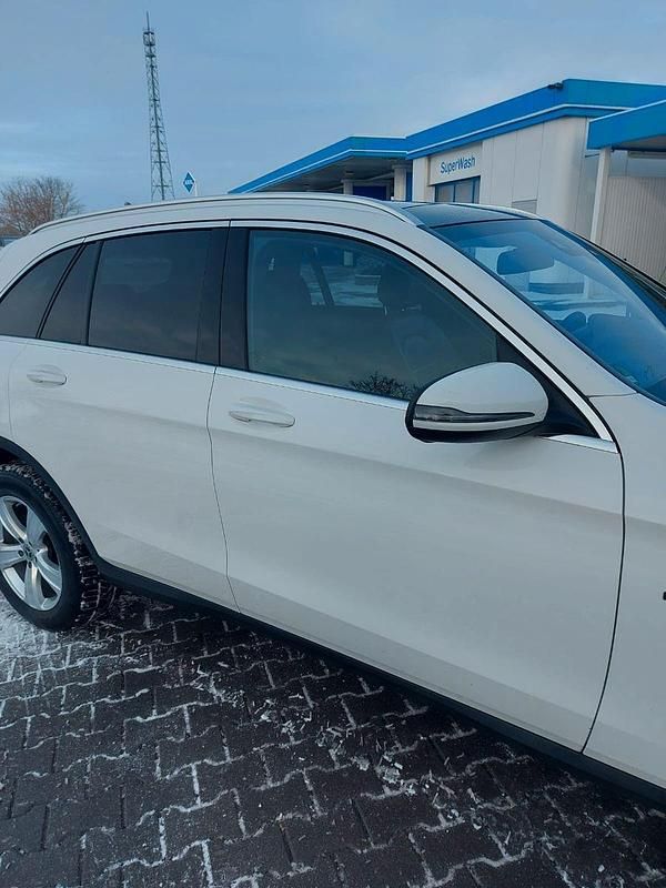 Gebraucht Mercedes GLC350 320 PS (235 kW) 2018 Weiß SUV