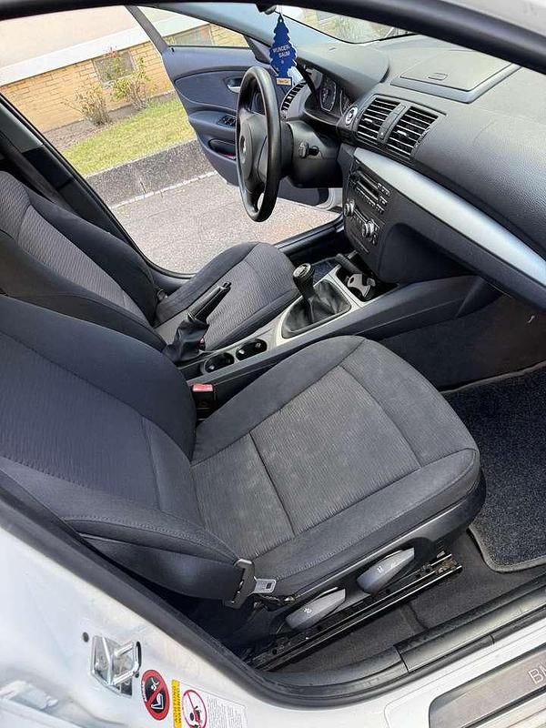 Gebraucht BMW 116 114 PS (83 kW) 2008 Weiß Kleinwagen