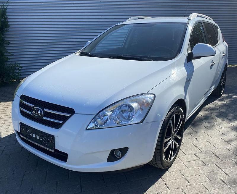 Weiß Gebraucht 2009 Kia Ceed Kombi | 2.290 € (Fairer Preis) - Bild 1/3
