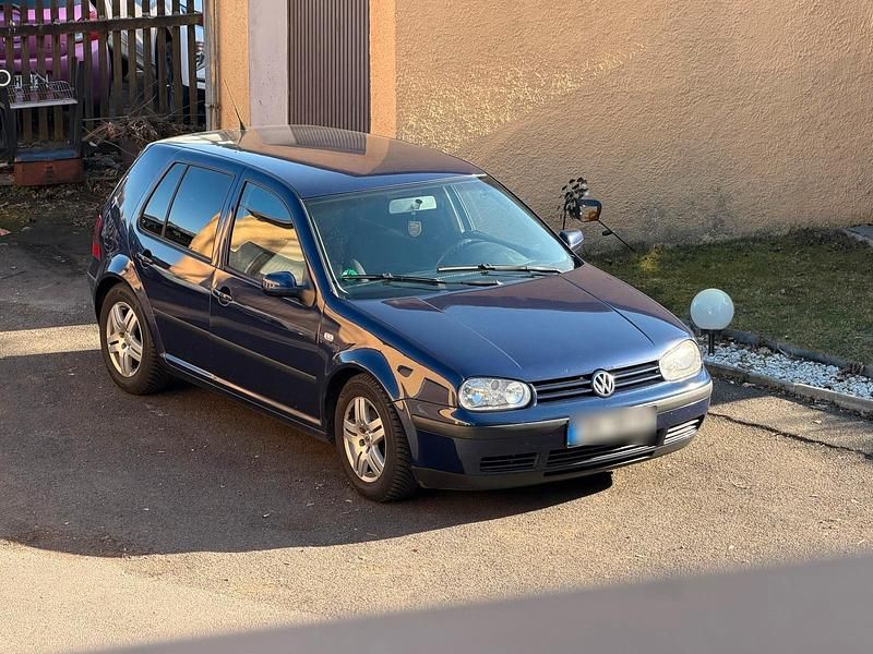 Gebraucht VW Golf IV 101 PS (74 kW) 2002 Blau Kleinwagen