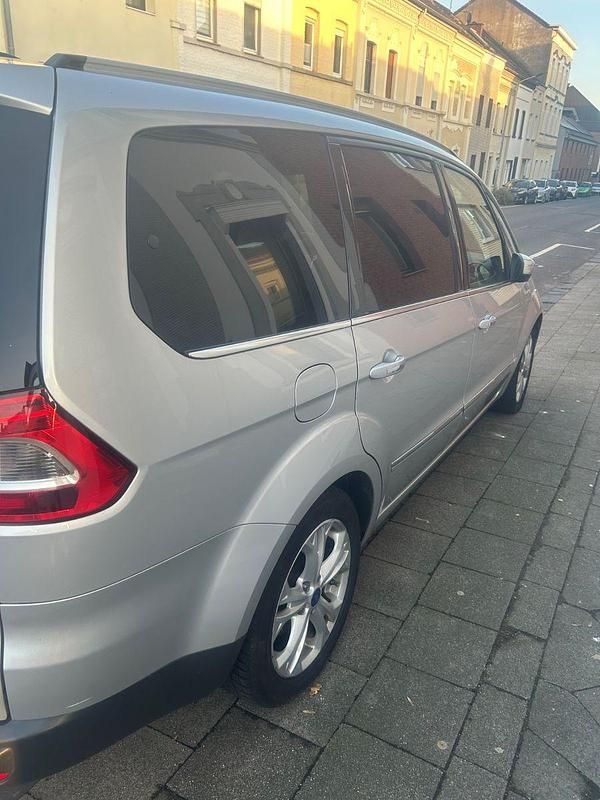 Gebraucht Ford Galaxy Titanium 160 PS (117 kW) 2014 Silber Van / Kleinbus