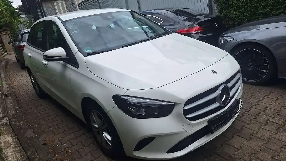 Gebraucht Mercedes B180 116 PS (85 kW) 2020 Weiß Kleinwagen