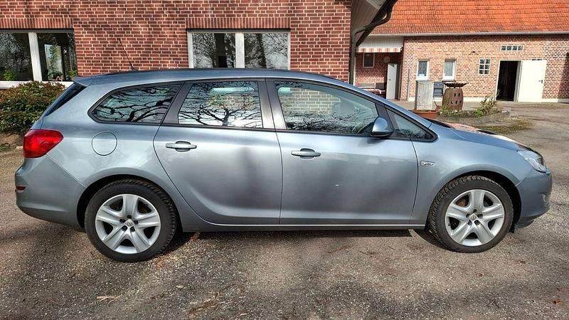 Gebraucht Opel Astra Selection 101 PS (74 kW) 2011 Grau Kombi