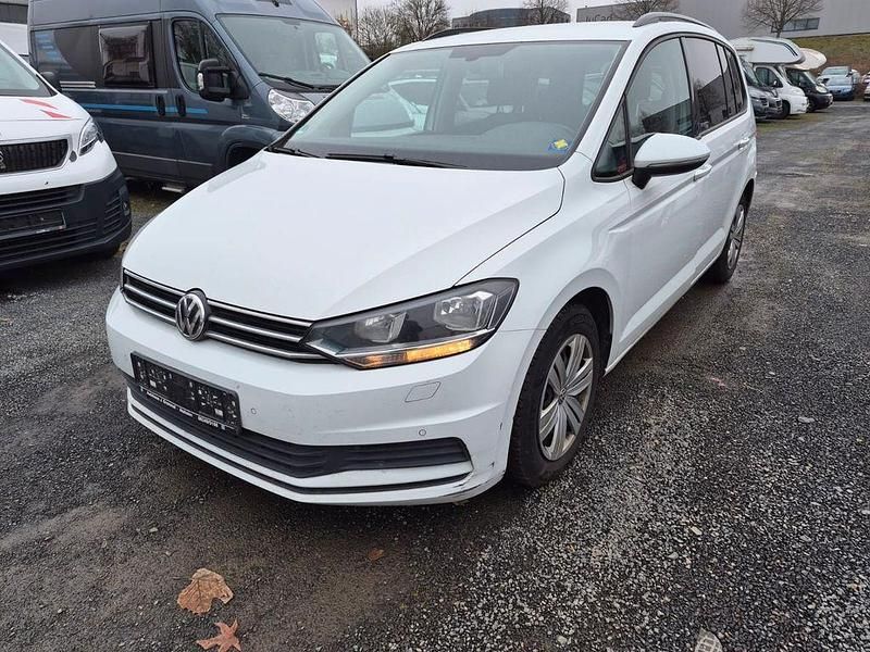 Weiß Gebraucht 2016 VW Touran Comfortline Van / Kleinbus | 7.900 € (Etwas zu teuer) - Bild 1/4