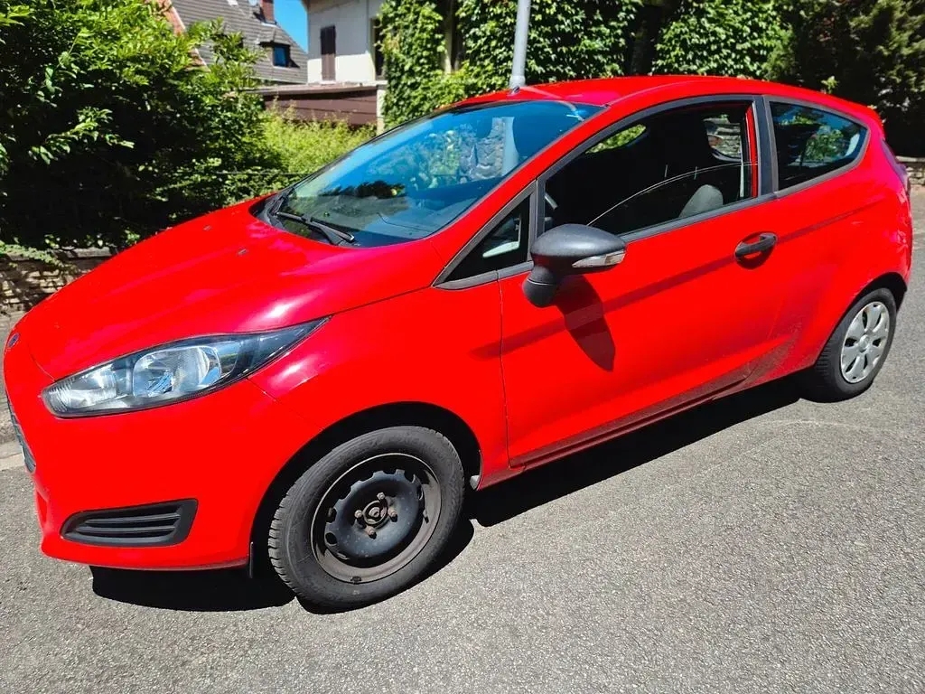 Gebraucht Ford Fiesta Ambiente 60 PS (44 kW) 2013 Schwarz Kleinwagen