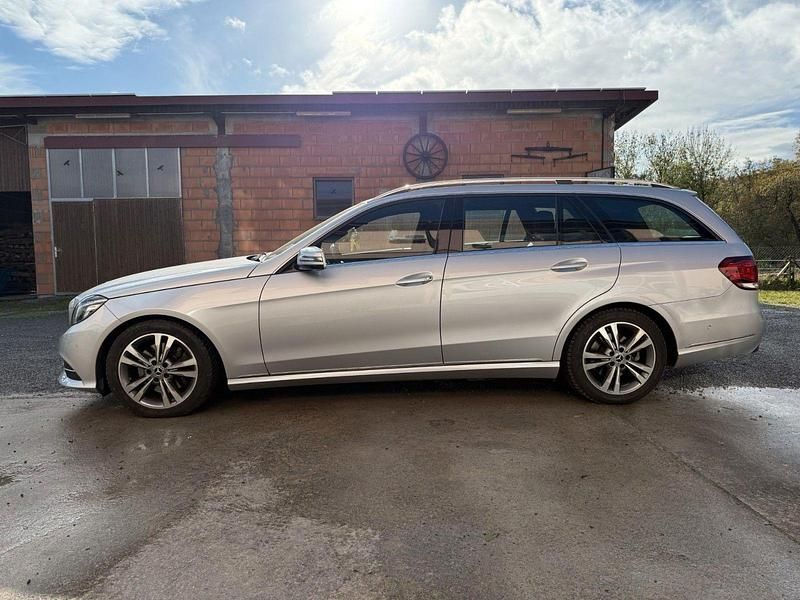 Silber Gebraucht 2016 Mercedes E350 Avantgarde Kombi | 25.900 € (Fairer Preis) - Bild 1/4