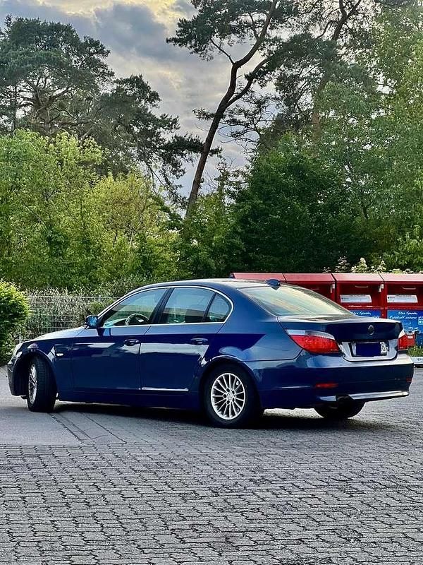 Blau Gebraucht 2003 BMW 520 | 2.799 € - Bild 1/4