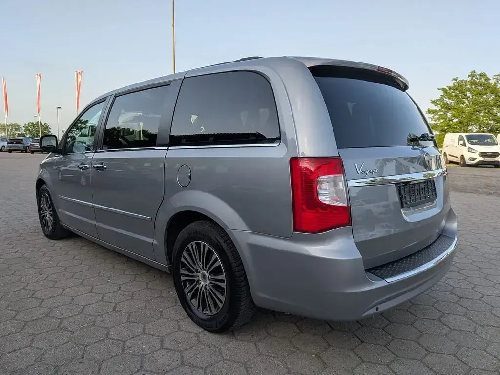 Gebraucht Lancia Voyager Gold 178 PS (130 kW) 2014 Silber Van / Kleinbus