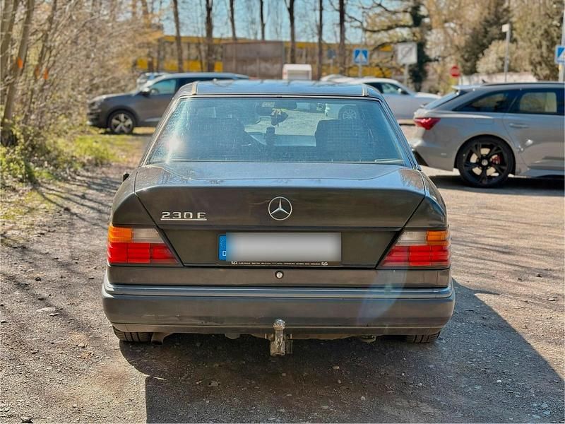 Gebraucht Mercedes E230 132 PS (97 kW) 1991 Braun Limousine