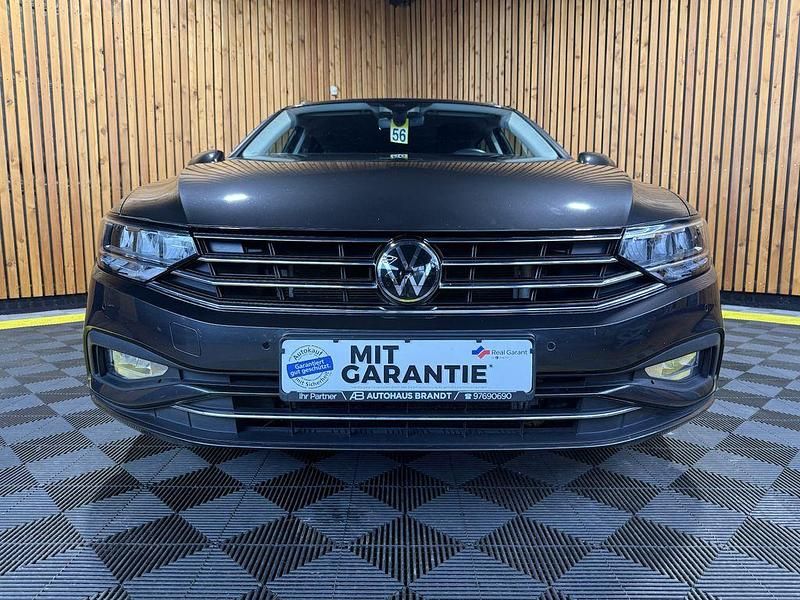 Gebraucht VW Passat 150 PS (110 kW) 2023 Grau Kombi