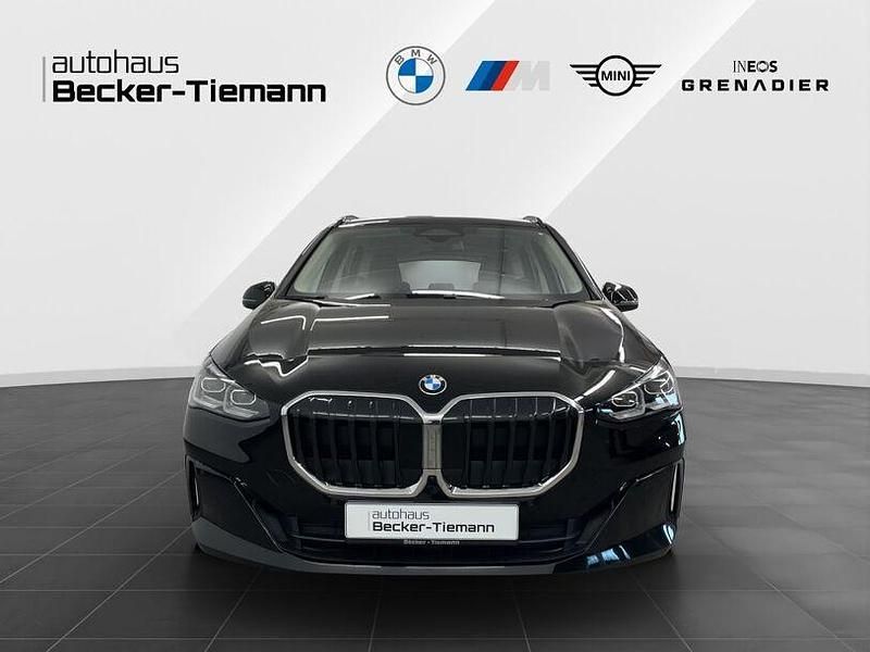 Gebraucht BMW 218 Efficient Dynamics 150 PS (110 kW) 2024 Schwarz Van / Kleinbus