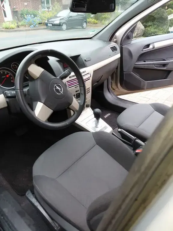 Gebraucht Opel Astra 140 PS (102 kW) 2007 Gold Limousine