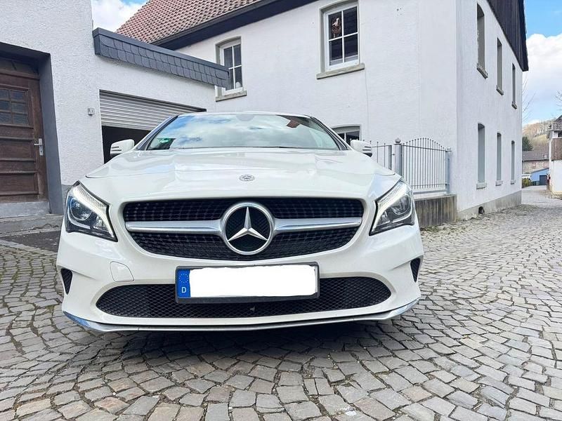Gebraucht Mercedes CLA180 109 PS (80 kW) 2017 Weiß Limousine