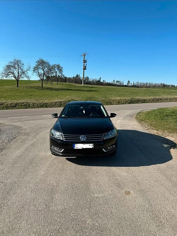 Schwarz Gebraucht 2011 VW Passat Limousine | 7.500 € (Etwas zu teuer) - Bild 1/4