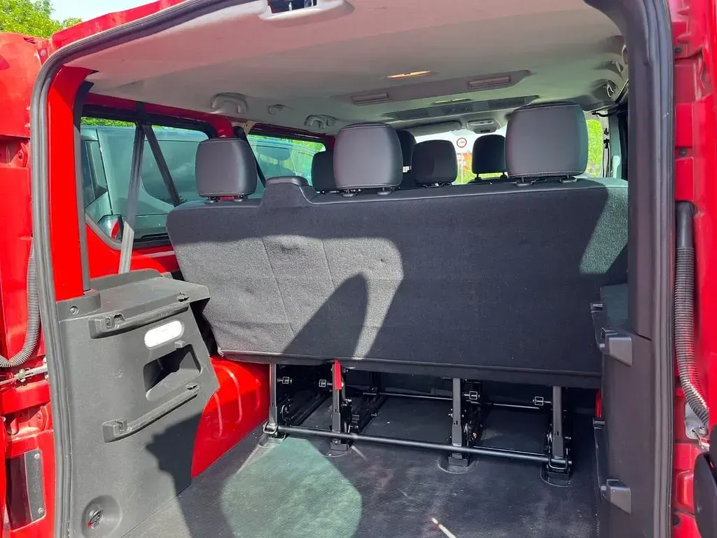 Gebraucht Nissan NV300 95 PS (69 kW) 2018 Rot Van