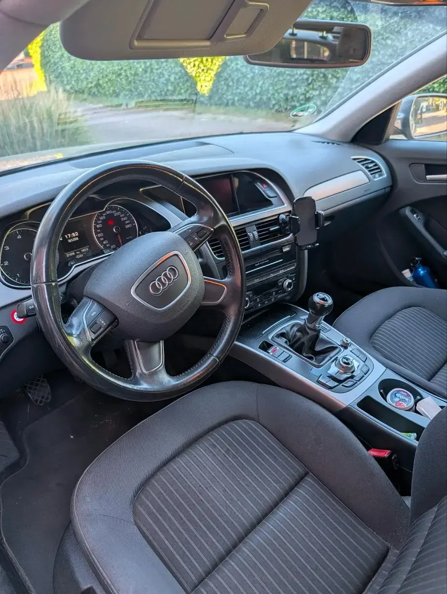 Gebraucht Audi A4 143 PS (105 kW) 2013 Grau Limousine
