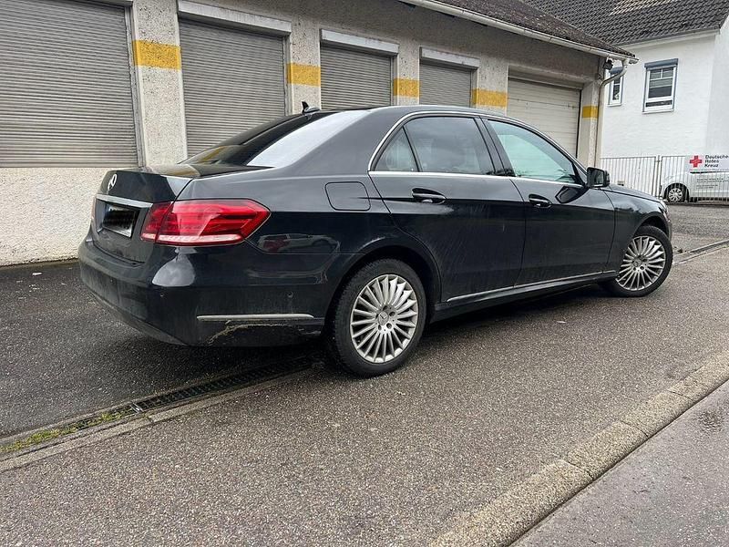Gebraucht Mercedes E200 184 PS (135 kW) 2015 Schwarz Limousine
