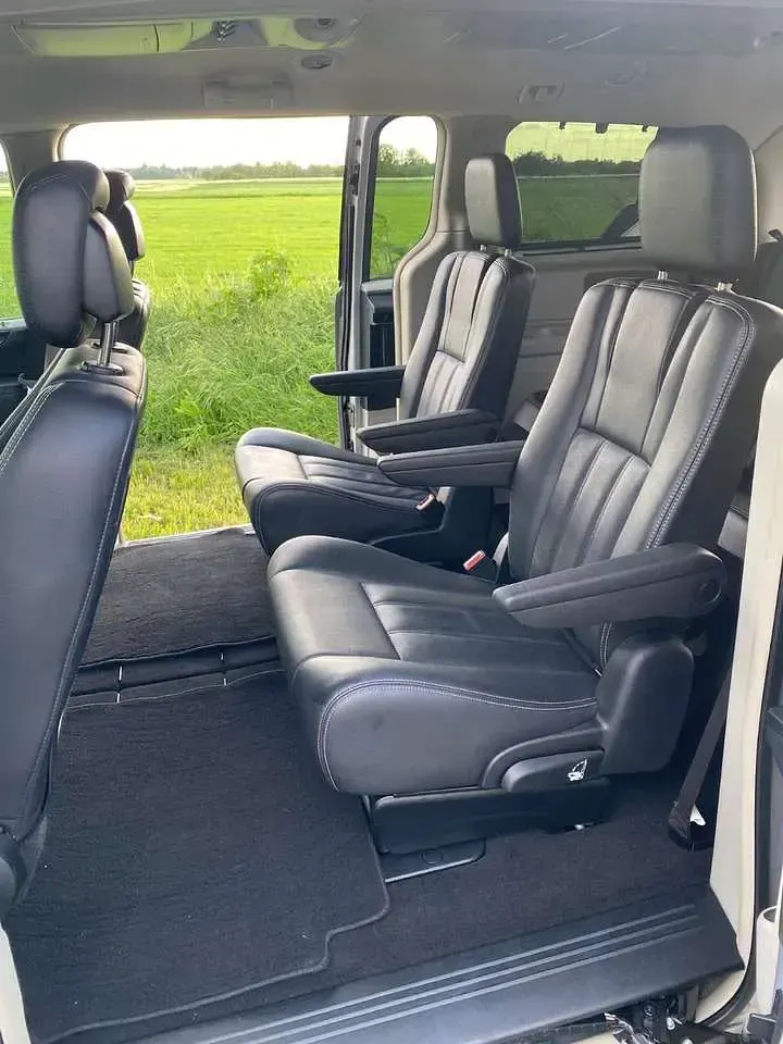 Gebraucht Lancia Voyager Gold 163 PS (119 kW) 2011 Schwarz Van / Kleinbus