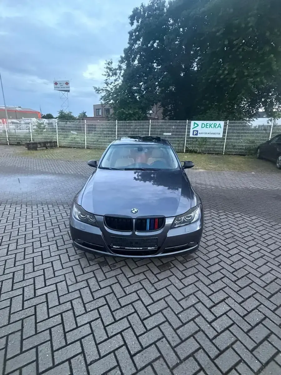 Gebraucht BMW 330 231 PS (169 kW) 2006 Grau Limousine