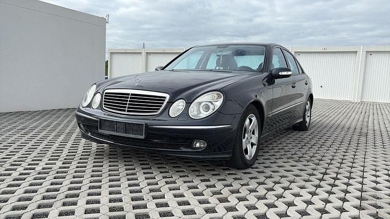 Gebraucht Mercedes E220 Avantgarde 150 PS (110 kW) 2006 Blau Limousine