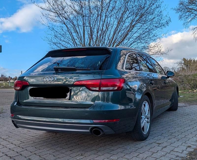 Gebraucht Audi A4 Sport 190 PS (139 kW) 2018 Grün Kombi