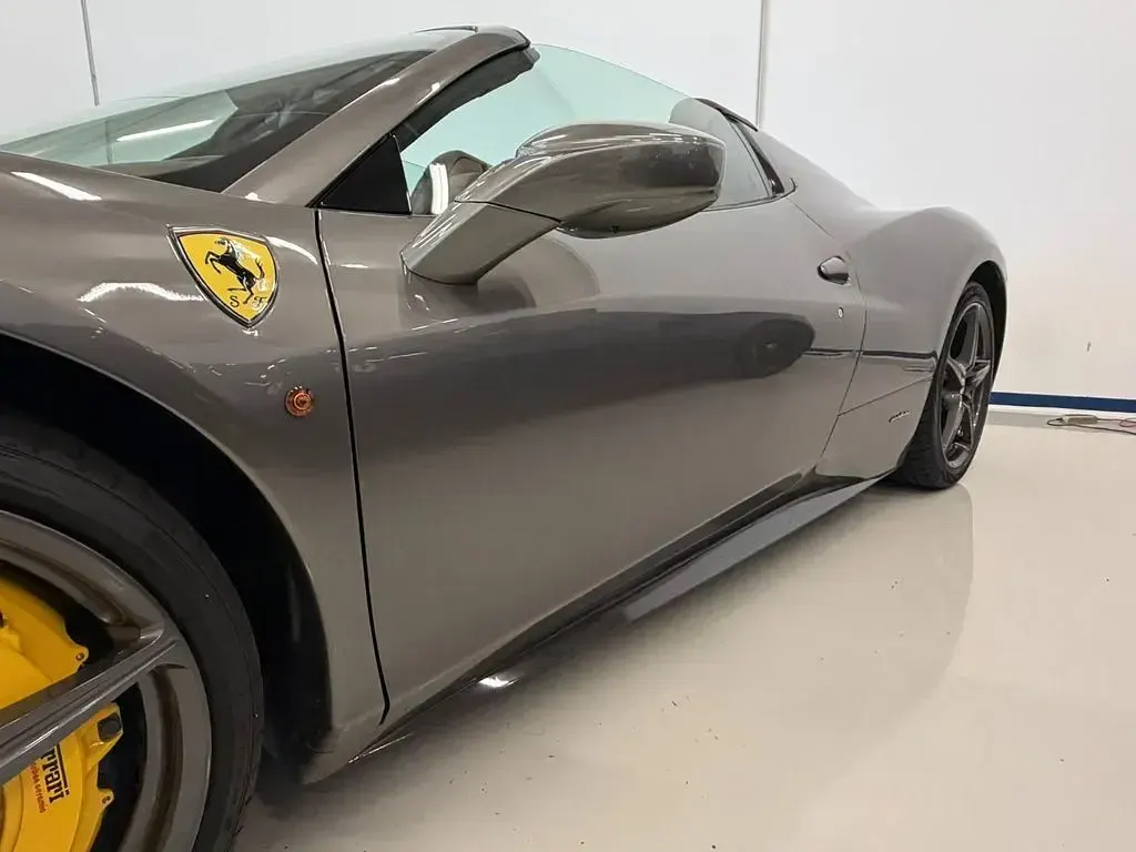 Gebraucht Ferrari 458 570 PS (419 kW) 2012 Grau Cabrio