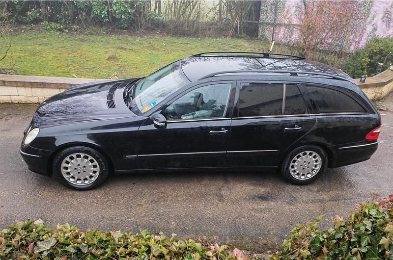 Gebraucht Mercedes E270 180 PS (132 kW) 2004 Schwarz Kombi