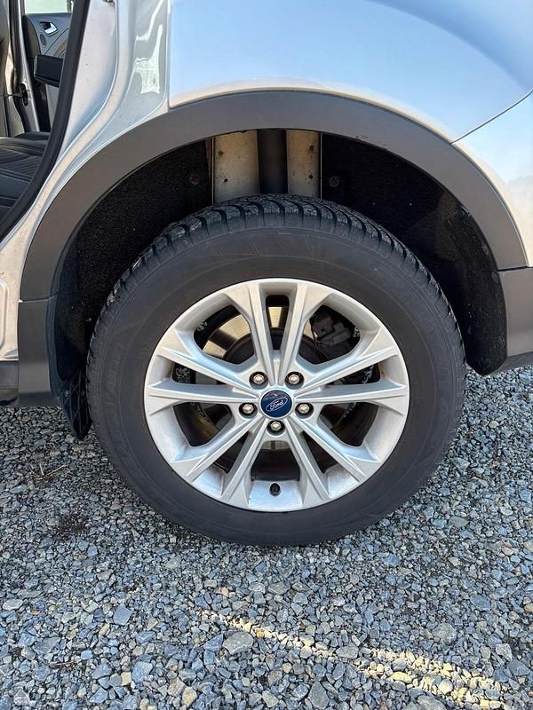 Gebraucht Ford Kuga 150 PS (110 kW) 2018 Silber SUV