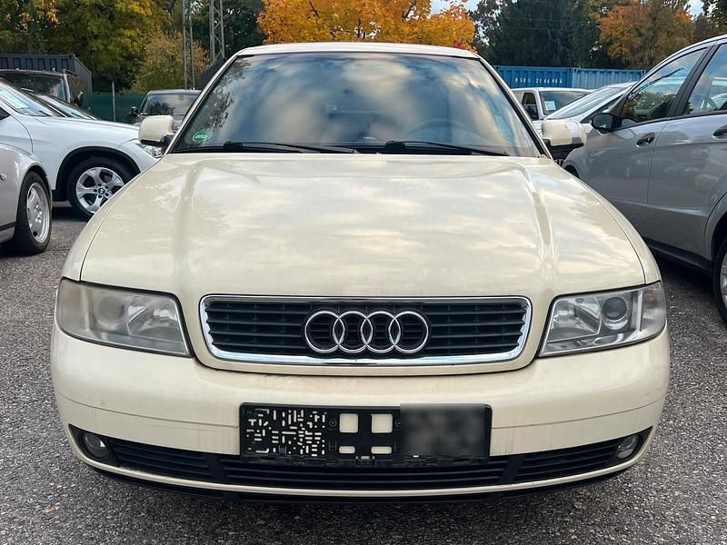 Grau Gebraucht 1999 Audi A4 Limousine | 250 € (Guter Preis) - Bild 1/4
