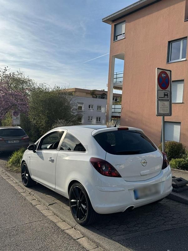 Gebraucht Opel Corsa 90 PS (66 kW) 2009 Weiß Kleinwagen
