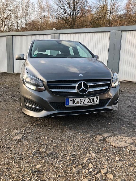 Gebraucht Mercedes B180 122 PS (89 kW) 2016 Grau Van / Kleinbus
