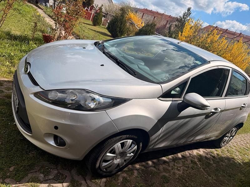 Gebraucht Ford Fiesta 90 PS (66 kW) 2009 Silber Kleinwagen
