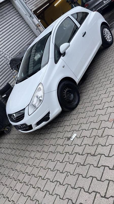 Weiß Gebraucht 2009 Opel Corsa Innovation Limousine | 2.800 € (Fairer Preis) - Bild 1/4