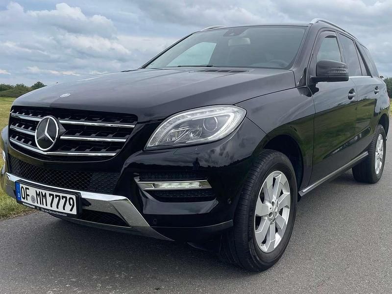 Schwarz Gebraucht 2012 Mercedes ML250 SUV | 21.599 € (Etwas zu teuer) - Bild 1/4