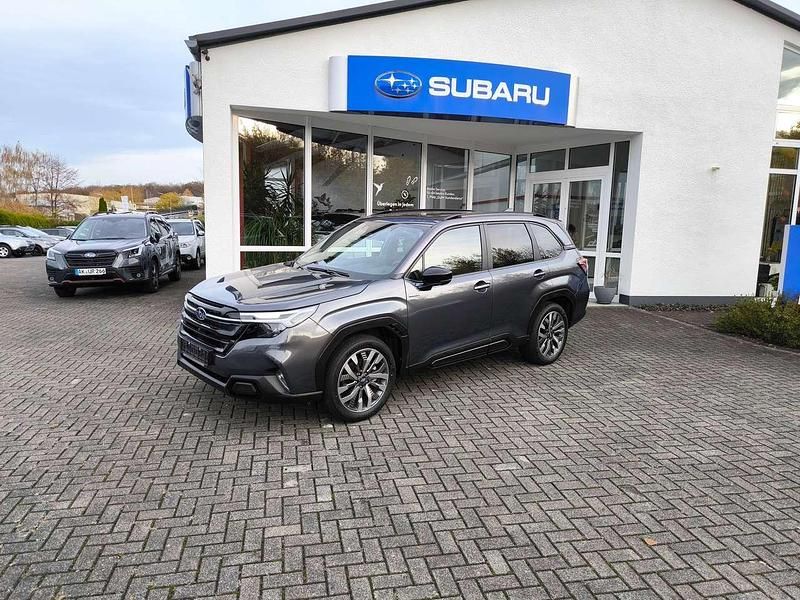 Magnetite grey metallic Gebraucht 2025 Subaru Forester Platinum SUV | 42.900 € (Fairer Preis) - Bild 1/4