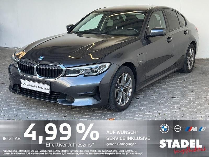 Grau Gebraucht 2022 BMW 320e Sport Line Limousine | 28.880 € (Fairer Preis) - Bild 1/4